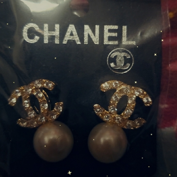 Earings $15 a pair - Picture 14 of 16